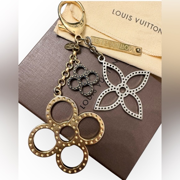 LOUIS VUITTON Metal Tapag Bag Charm/ Keychain, Full Inclusion - Picture 2 of 7